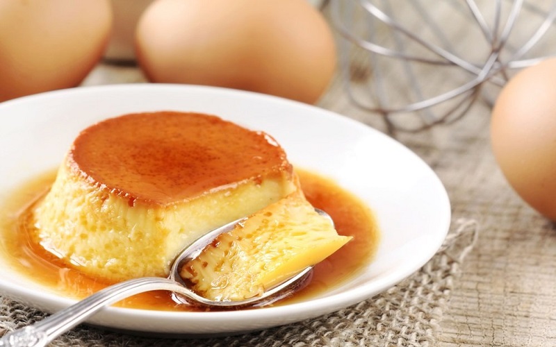 Bánh flan được làm từ nguyên liệu chính là đường và sữa
