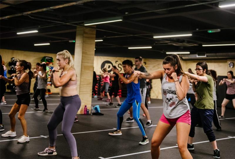 Body Combat là gì? Bí quyết tập Body Combat cho người mới 4 Tập Body Combat đấm thẳng Jab Cross