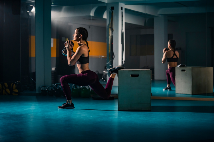 Bulgarian Split Squat trên hộp cao