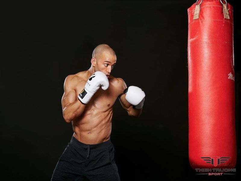 bài tập boxing tại nhà Đấm bốc với bao cát