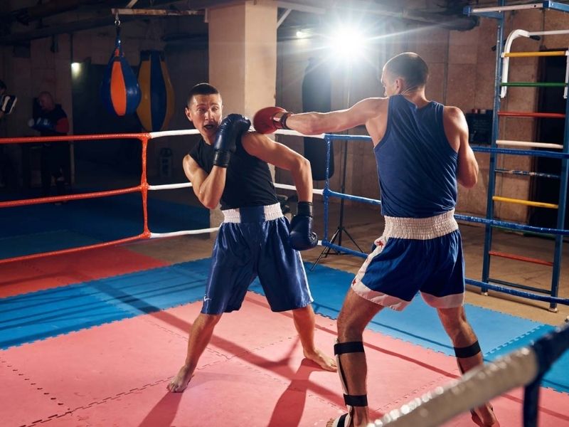 Hướng dẫn các cách chặn cú đấm trong boxing hiệu quả nhất! 11 Luyện tập cách chặn cú đấm trong boxing