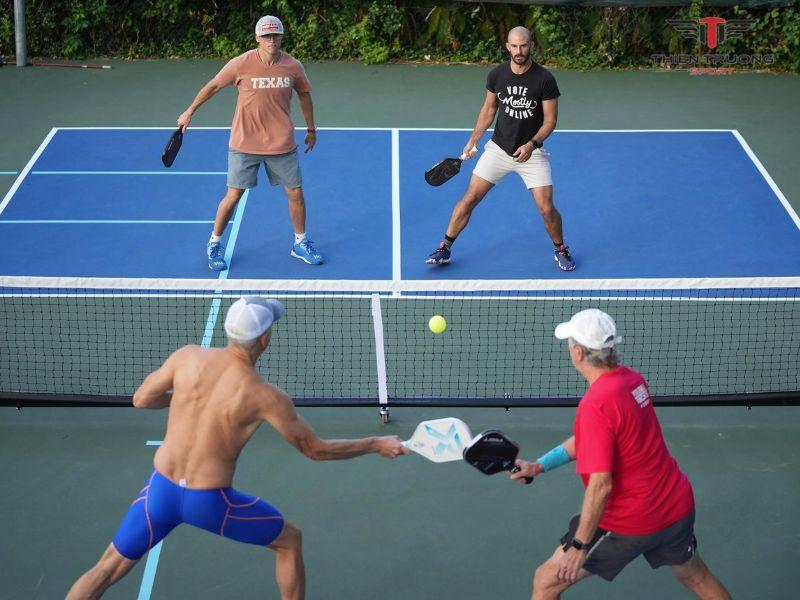 Hướng dẫn cách đỡ lốp bóng Pickleball hiệu quả 
