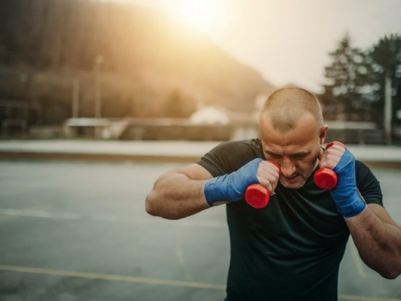 Hướng dẫn top 7 bài tập cardio boxing cho người mới 4 Bài tập cardio boxing với đối thủ tưởng tượng (Shadow Boxing)