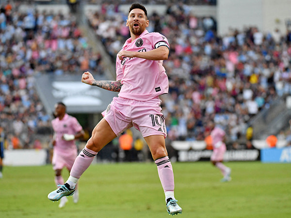 cầu thù Messi bao nhiêu tuổi