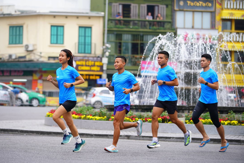 Chạy bộ tại Hồ Gươm