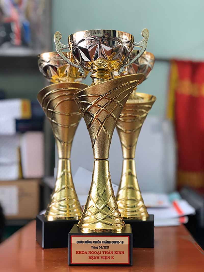 Hình ảnh thực tế Cúp lưu niệm MLG0001 