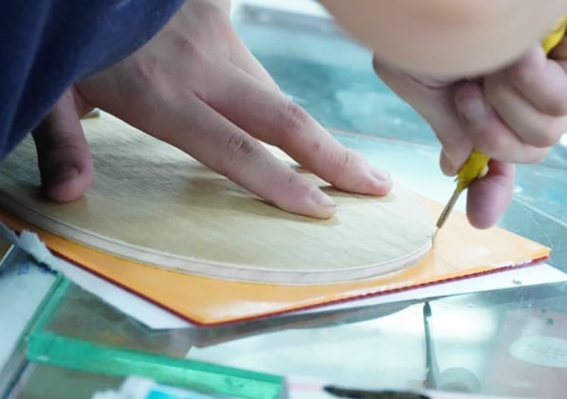 Cách dán mặt vợt bóng bàn tại nhà với 6 bước đơn giản 9 Cách dán mặt vợt bóng bàn