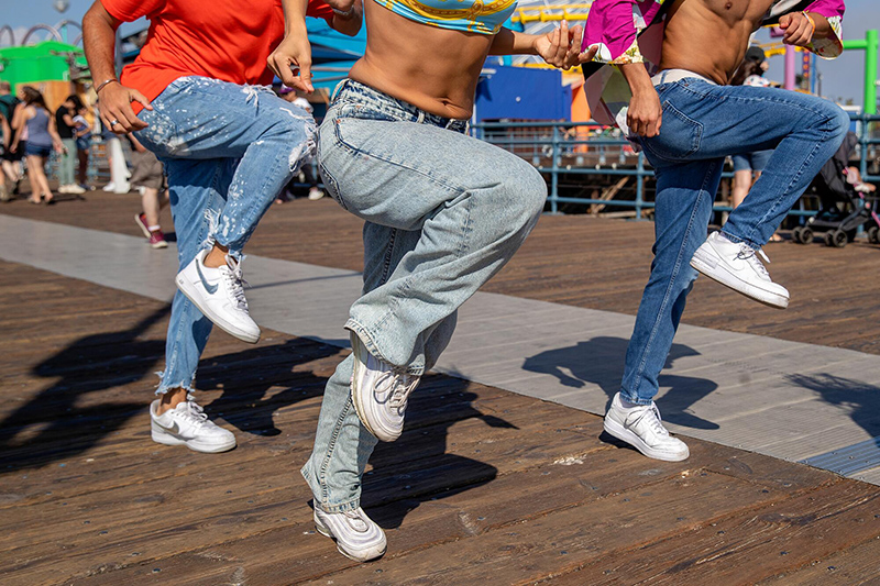 Shuffle Dance là gì? Nhảy Shuffle Dance có tác dụng gì? 4 Điệu nhảy T-Step phù hợp cho cả nam và nữ