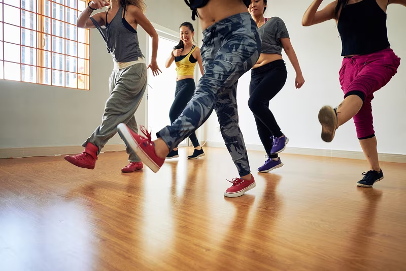 Shuffle Dance là gì? Nhảy Shuffle Dance có tác dụng gì? 1 Shuffle Dance là điệu nhảy đường phố nổi tiếng của Úc