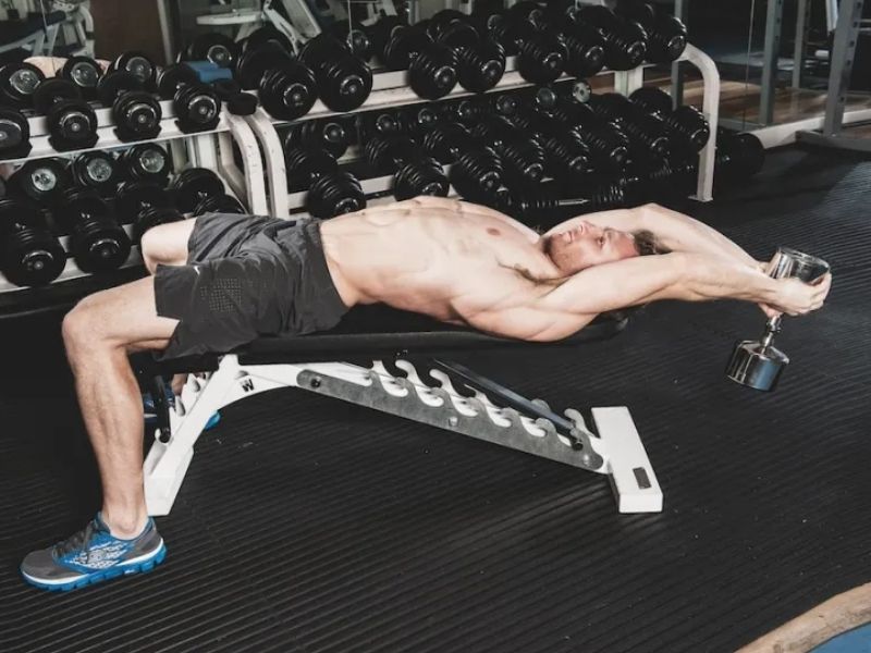 Dumbbell Pullover là gì? Tập vớt tạ phát triển vòng 1 tốt Nhất? 2 Dumbbell Pullover tăng cường sức mạnh và phát triển cơ ngực
