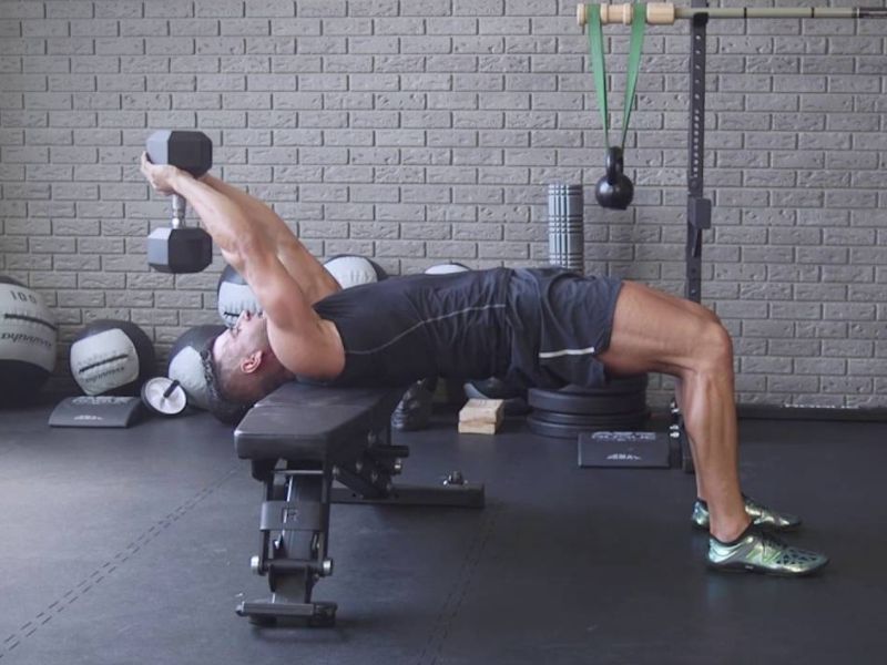 Dumbbell Pullover là gì? Tập vớt tạ phát triển vòng 1 tốt Nhất? 7 Hãy thực hiện kỹ thuật chậm rãi và chính xác