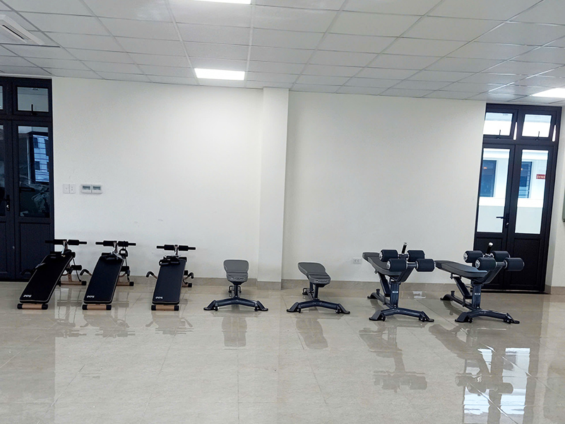 ghế tập bụng và ghế tập tạ
