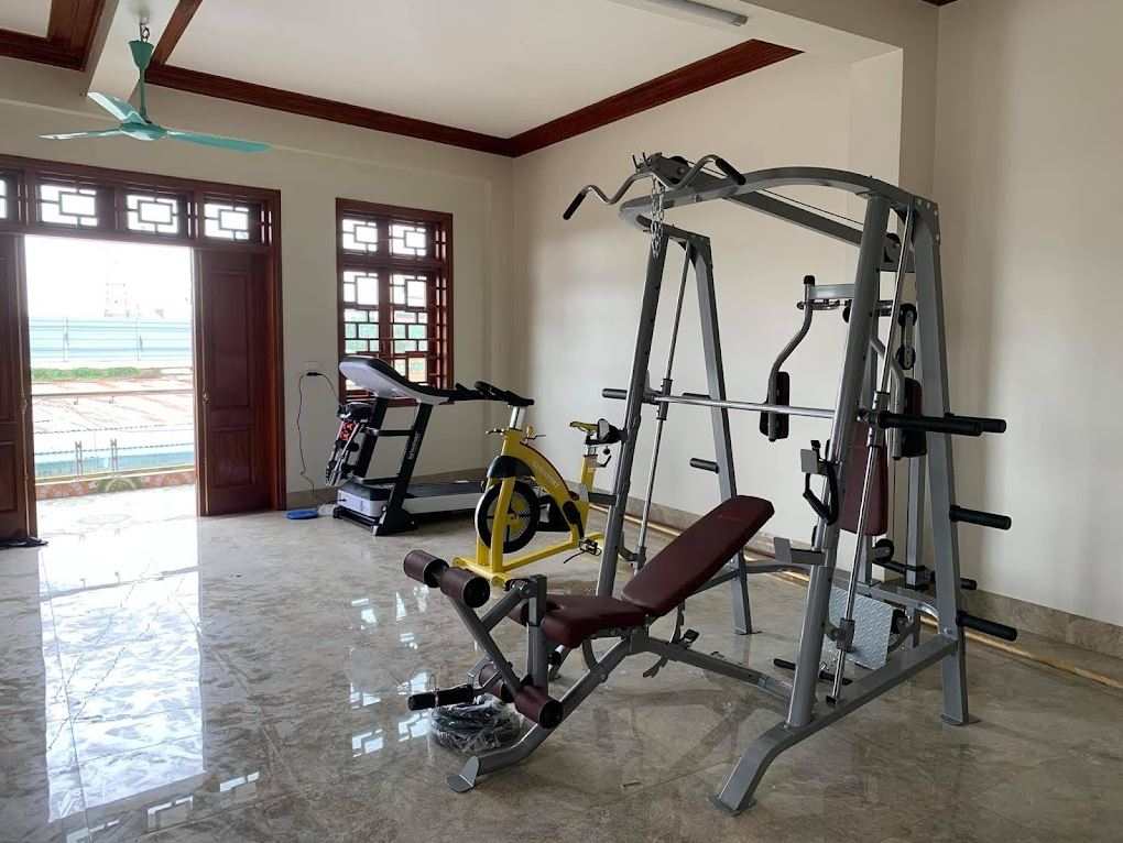 Bạn cần có không gian không chỉ cho giàn tạ mà còn phải đủ để di chuyển xung quanh khi tập luyện