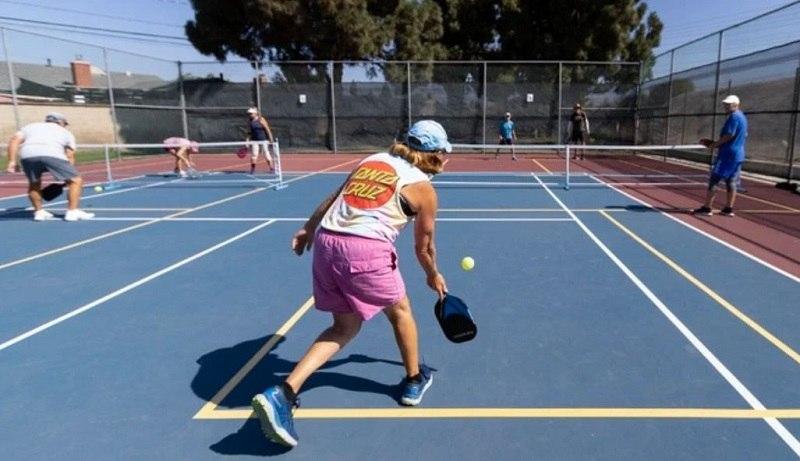 Di chuyển trước sau trong pickleballDi chuyển trước sau trong pickleball