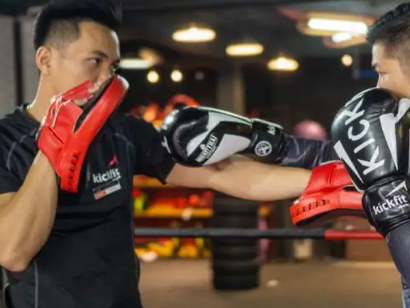 Kỹ thuật phòng thủ Parrying Punches trong boxing 6 Luyện tập kỹ thuật Parrying Punches cùng đối tác