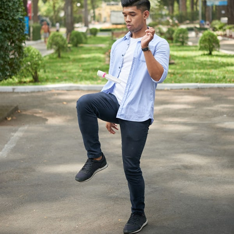 kỹ thuật tâng cầu dễ nhất vì đùi có diện tích bề mặt tiếp xúc rộng hơn