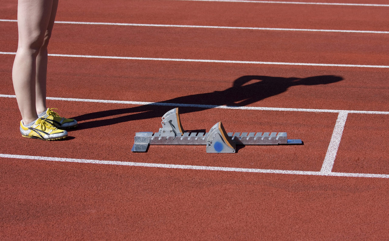 Kỹ thuật xuất phát thấp có mấy giai đoạn? Cách tập đúng 2 ky thuat xuat phat thap chay cu ly ngan 5