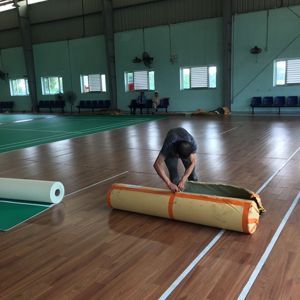 Thảm làm sân cầu lông