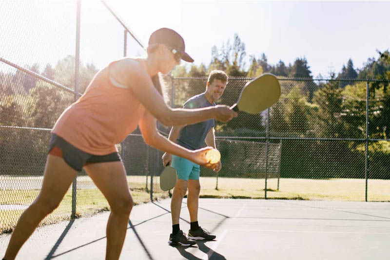 lỗi giao bóng trong pickleball