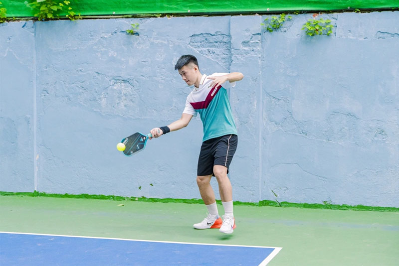 lỗi giao bóng trong pickleball