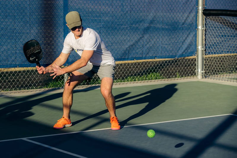 lỗi giao bóng trong pickleball