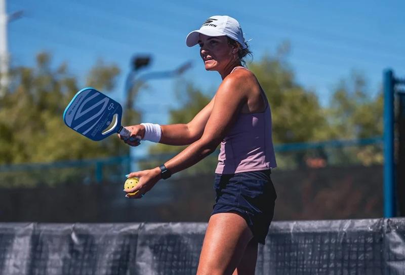 Những lưu ý khi sử dụng kỹ thuật giao bóng xoáy pickleball