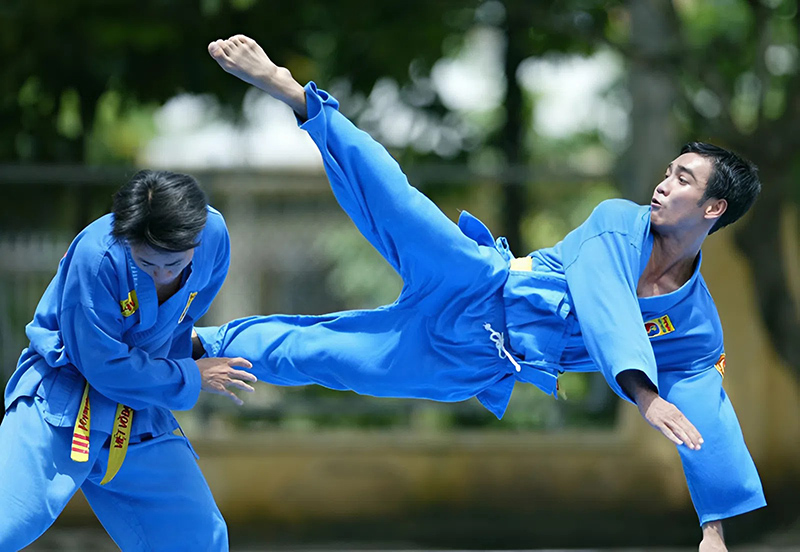 Tập võ Vovinam