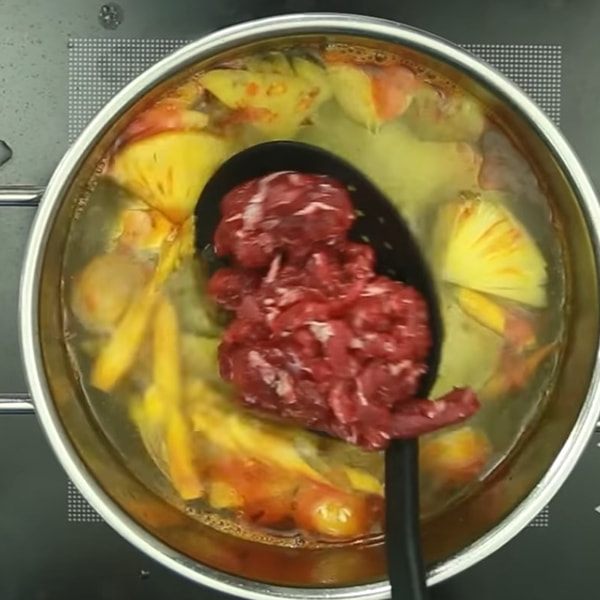 nau nuoc dung mon banh da tron cay