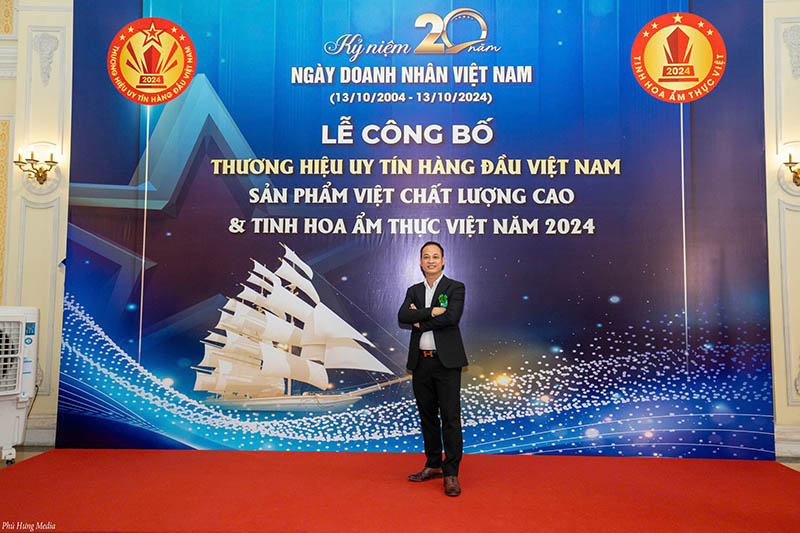 Thể Thao Thiên Trường vinh dự lọt Top 10 thương hiệu uy tín hàng đầu Việt Nam 2024 6 ong pham van hung