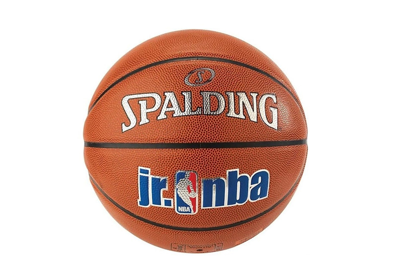 Nên mua bóng rổ loại nào chất lượng? Top 10 quả bóng rổ đáng mua nhất 6 Quả bóng rổ Spalding JR NBA