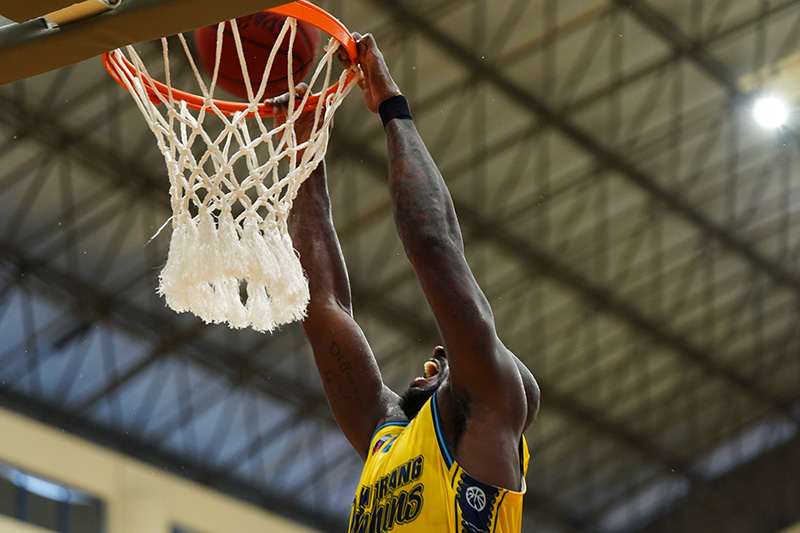 Slam Dunk là kỹ thuật úp rổ được nhiều cầu thủ yêu thích