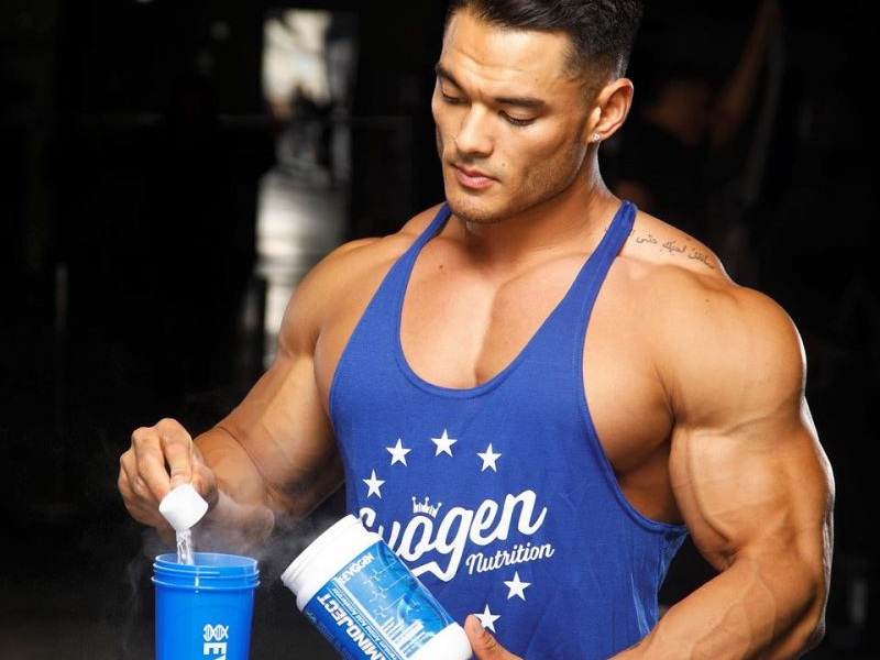 Vận động viên thể hình Jeremy Buendia