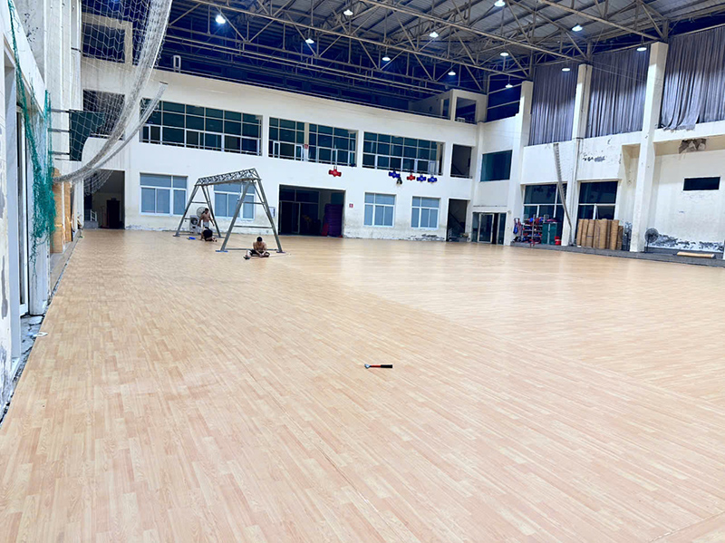 Sửa chữa nền sân và thi công thảm sàn đa năng 960m2 tại Hải Dương 5 Sửa chữa nền sân và thi công thảm sàn đa năng