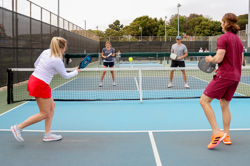 Luyện tập kỹ thuật volley trong pickleball