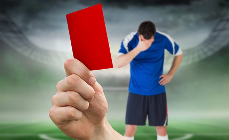 Thẻ vàng thẻ đỏ trong bóng đá là gì? Phạt bao nhiêu tiền? 4 Thẻ vàng thẻ đỏ trong bóng đá