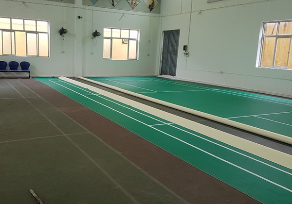 thi cong san cau long tai quang ninh 2