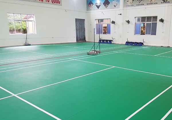 Thi công thảm sân cầu lông tại Quảng Ninh