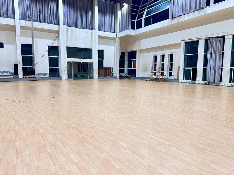 Sửa chữa nền sân và thi công thảm sàn đa năng