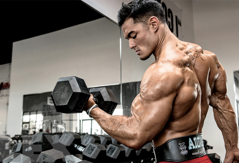 Vận động viên thể hình Jeremy Buendia