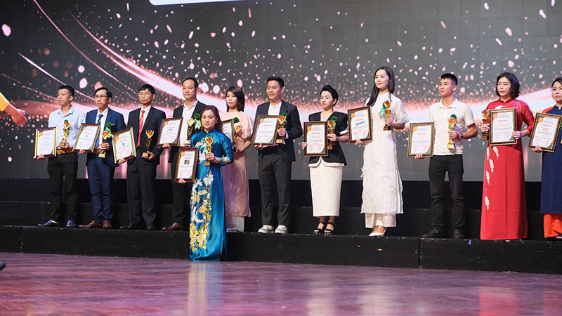 Thể Thao Thiên Trường vinh dự lọt Top 10 thương hiệu uy tín hàng đầu Việt Nam 2024 2 top 10 thuong hieu uy tin the thao thien truong 5