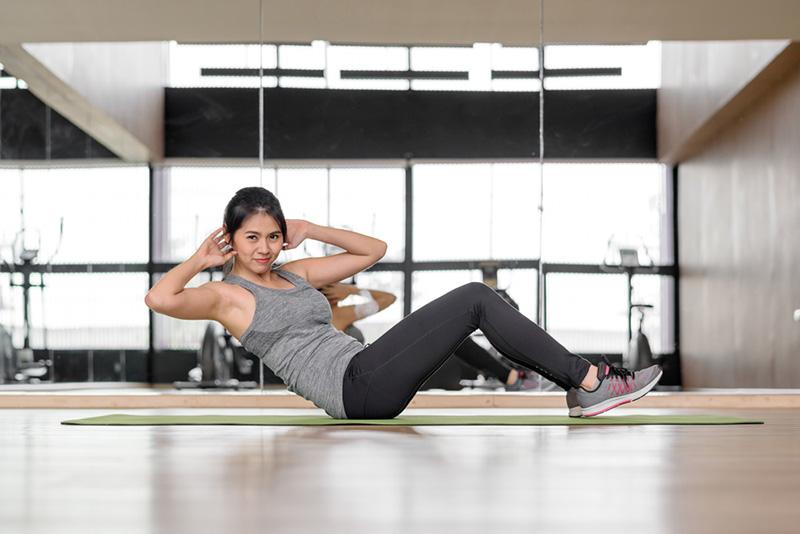 Tránh tập Reverse Crunch khi đang chấn thương