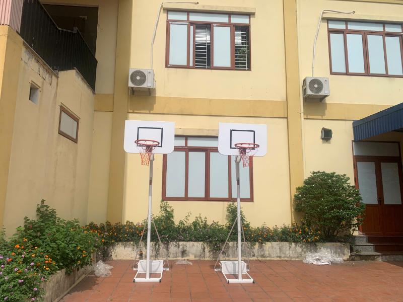 Trụ bóng rổ đạt tiêu chuẩn trong tập luyện 