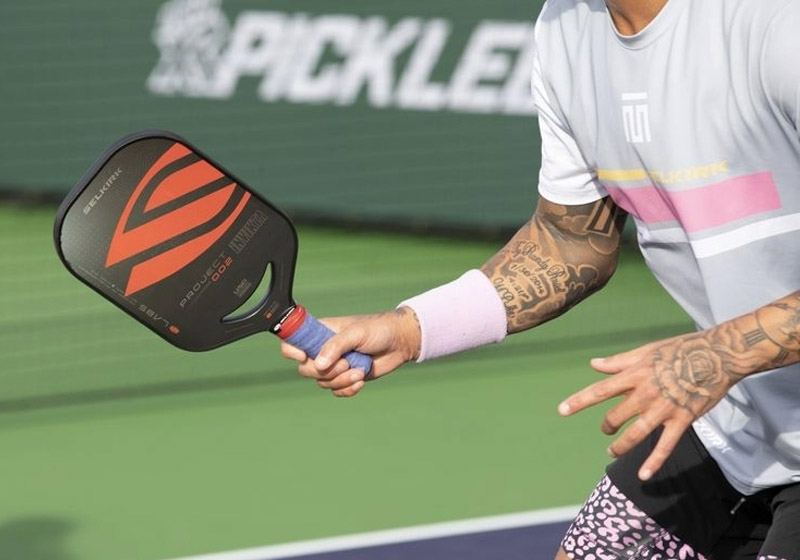 Kiểm tra kỹ tem và mã code vợt pickleball trước khi mua 
