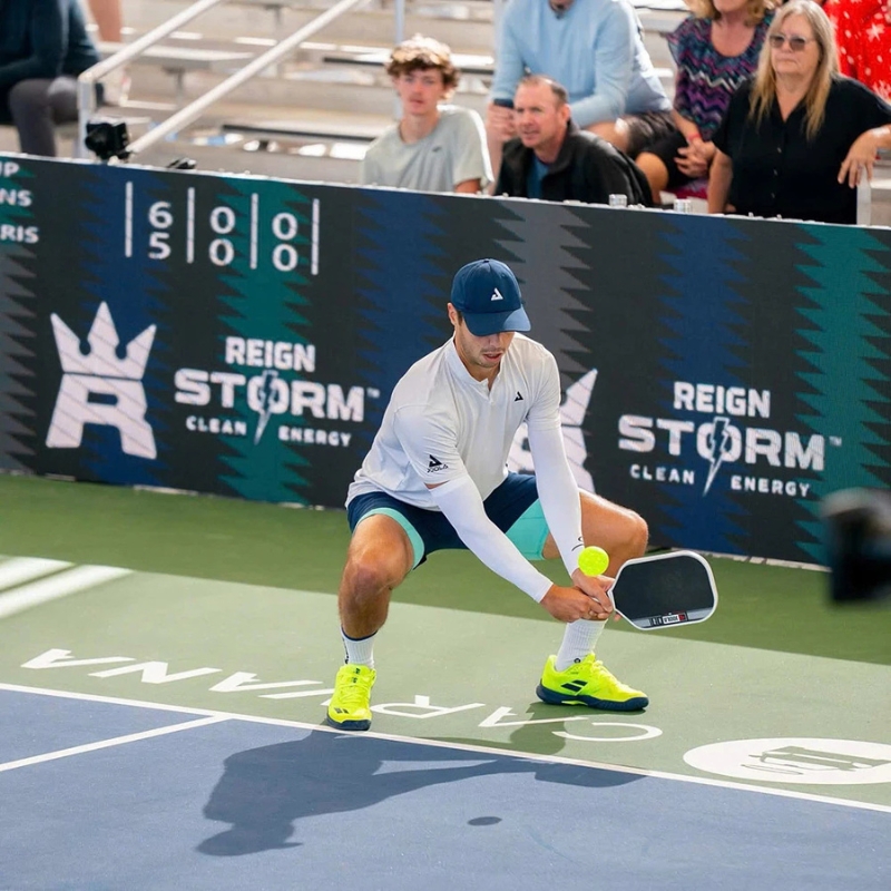 Vợt Pickleball Joola Perseus IV 16mm 10 Trọng lượng trung bình ~8.1 oz: Nặng vừa phải, cân bằng giữa lực và độ linh hoạt.