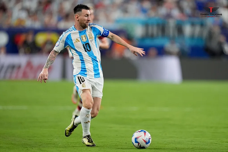 Lionel Messi Hành trình sự nghiệp và lối sống của thiên tài bóng đá 3 messi trong màu áo Argentina