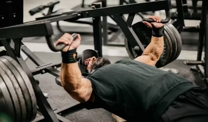 Cách băng cổ tay tập gym giảm chấn thương đơn giản 3 Băng cổ tay