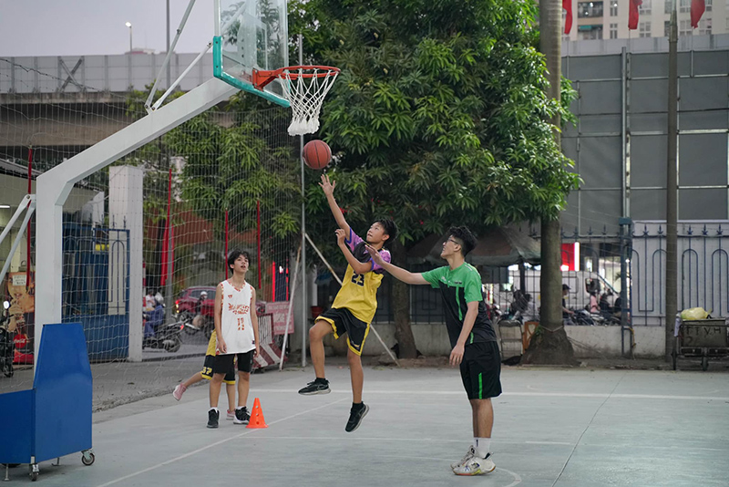 Trụ bóng rổ học sinh
