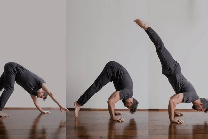 Hướng dẫn một số bài tập cơ vai hiệu quả tại nhà 2 Bài tập Handstand Push-up