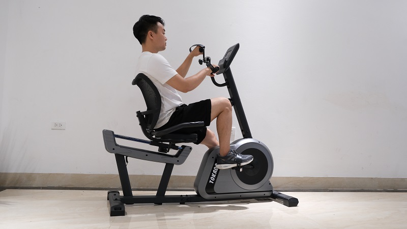 Top 8 xe đạp phục hồi chức năng cho người già hữu hiệu nhất 1 Xe đạp phục hồi chức năng TK8601R