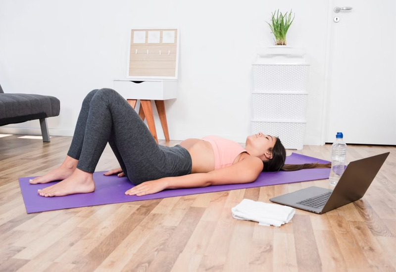 Hướng dẫn tập gập bụng cho nữ giới đúng cách 1 tập gập bụng cho nữ